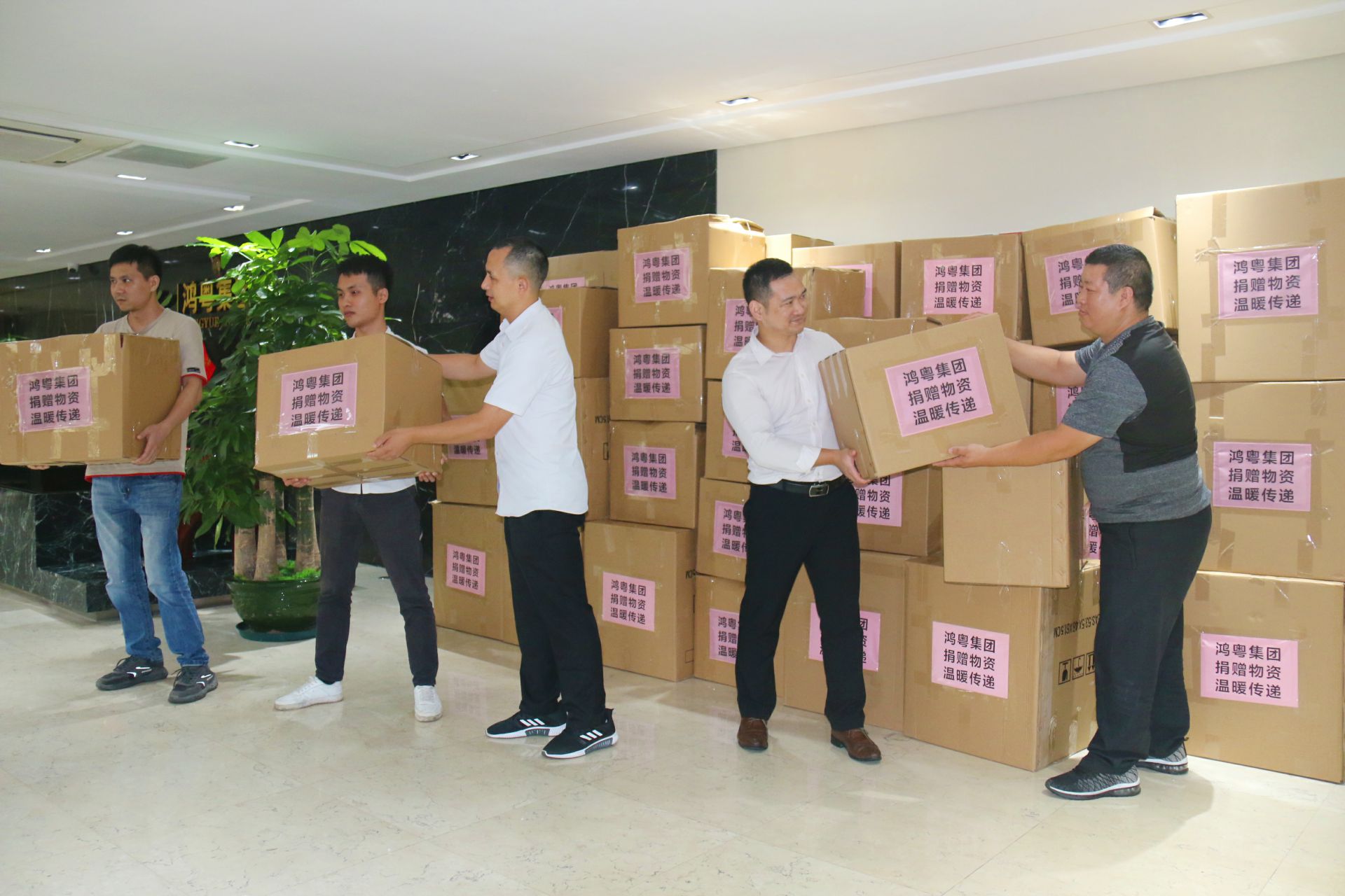澳门大阳城官网-大阳城(中国)公益回顾丨家国同欢月同圆 温暖满载甘孜州(图2) 澳门大阳城官网-大阳城(中国)公益回顾丨家国同欢月同圆 温暖满载甘孜州(图2)